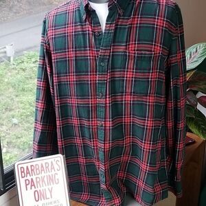 ST. JOHNS BAY PLAID LONG SLEEVE BUTTON DOWN
